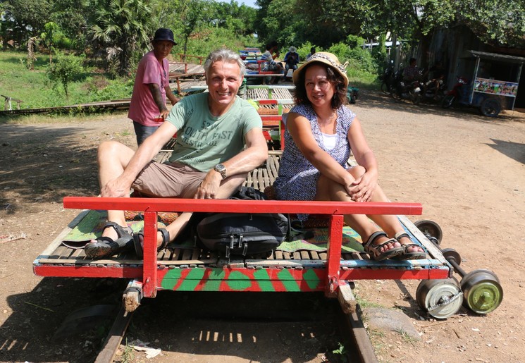 Op het bamboetreintje in Cambodja