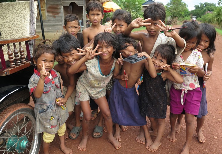 Vrolijke kinderen in het dorp, Chambok, Cambodja