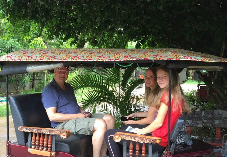 Door Azie met de tuktuk