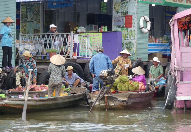 De drijvende markt van Can Tho in de Mekong delta De drijvende markt van Can Tho in de Mekong delta