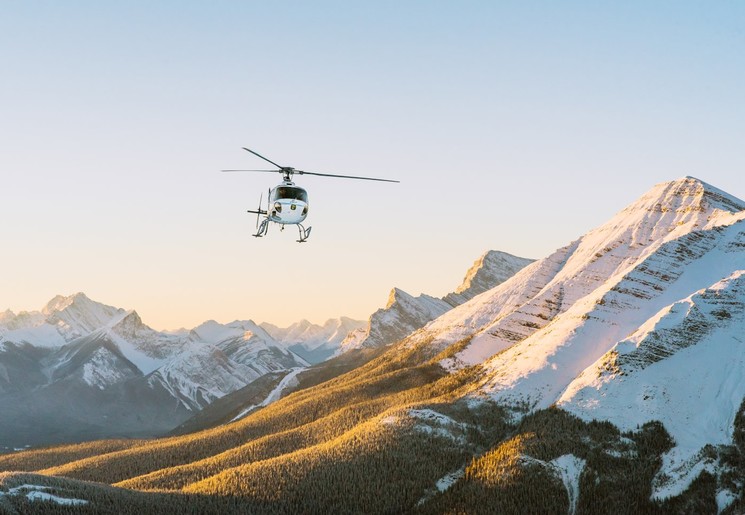 Helikopter vlucht boven Icefields Parkway Helikopter vlucht boven Icefields Parkway