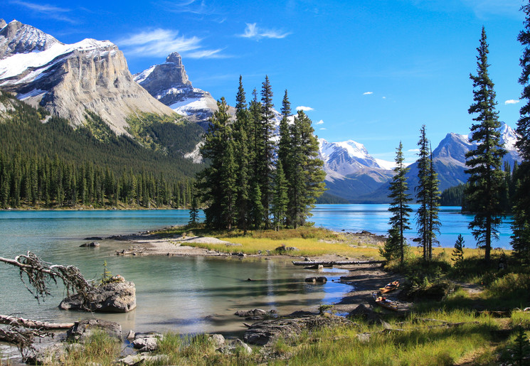 Canada-Jasper-Spirit-Island-Maligne-Lake_1_498834