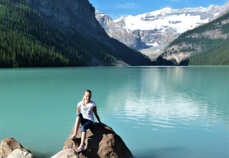 Canada-Lake-Louise-Family