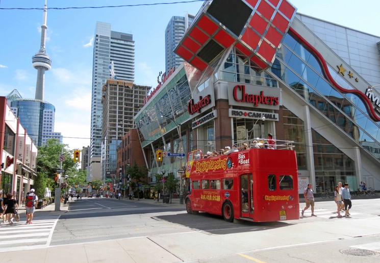 Canada-Toronto-Dundas-Square_1_495233