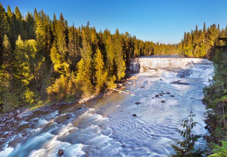 Dawson Falls bij Wells Gray Provincial Park, West-Canada