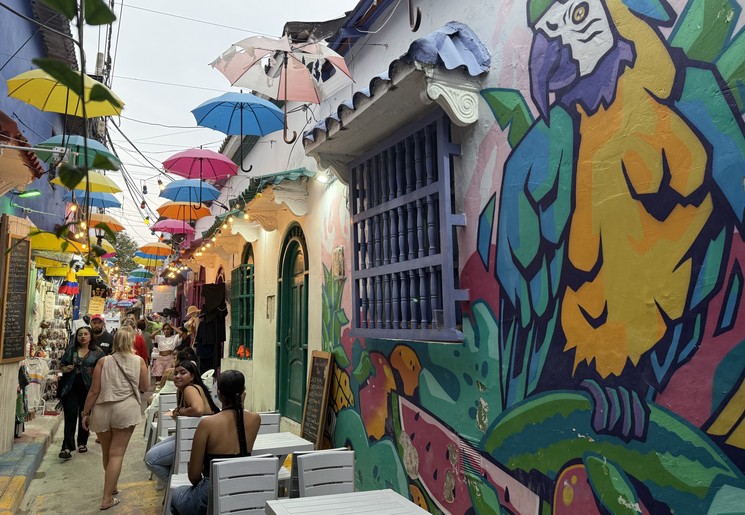 Het kleurrijke straatbeeld van Cartagena