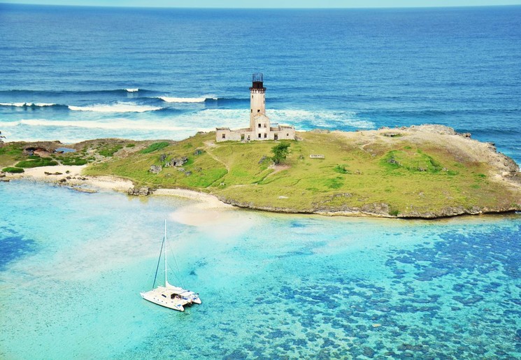 Catamarantocht op azuurblauwe zee