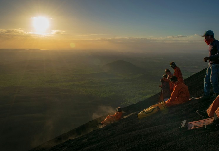 Zonsopgang op de Cerro Negro in Nicaragua