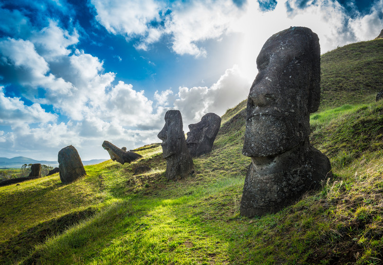 De mysterieuze beelden Rapa Nui op het afgelegen Paaseiland De mysterieuze beelden Rapa Nui op het afgelegen Paaseiland