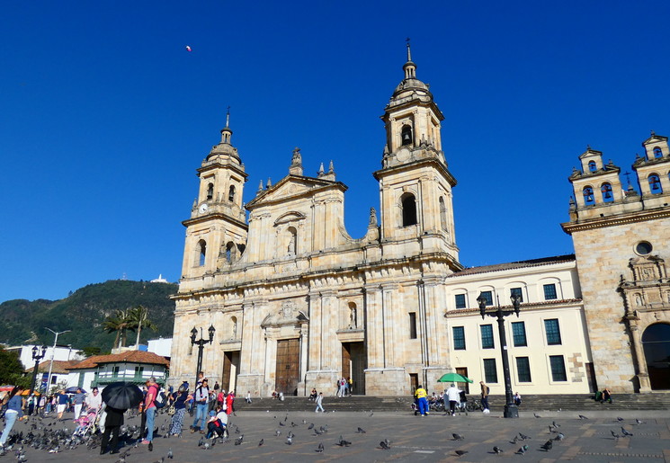 De kathedraal op het plein in Bogota