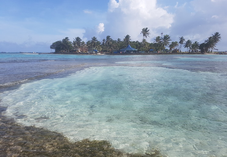 Het eiland Johnny Cay bij San Andrés Het eiland Johnny Cay bij San Andrés