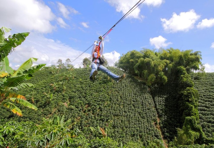 Ziplinen tijdens een actieve reis in Colombia