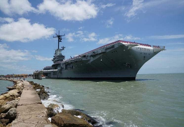 Stap aan boord van een echt vliegdekschip in Corpus Christi, Texas, Amerika