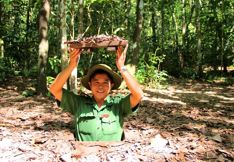 Breng zeker een bezoek aan de Cu Chi tunnels tijdens je rondreis