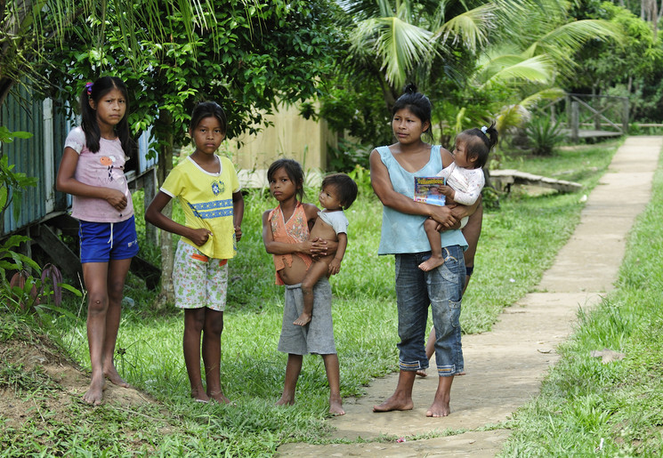 Locals in het Amazonegebied in Colombia