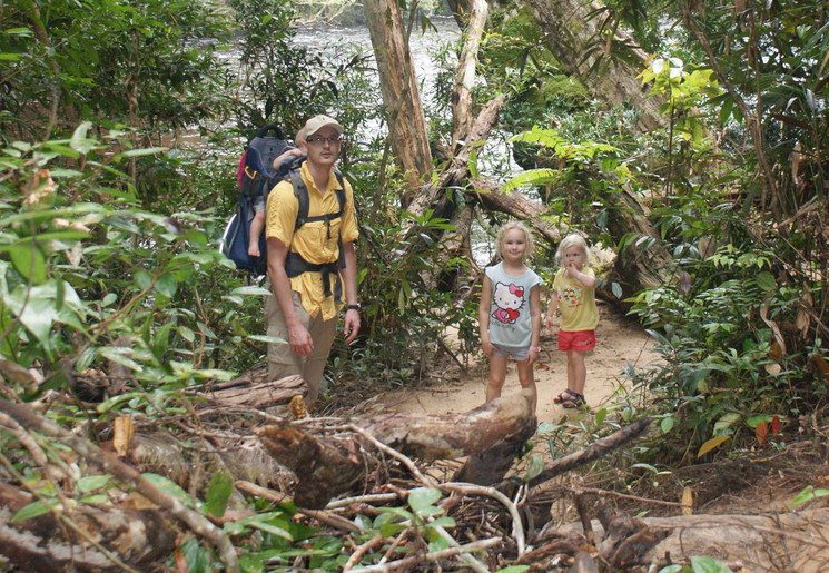 Samen op pad in het Taman Negara National Park in Maleisie