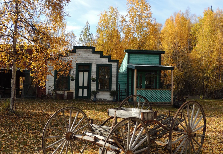 Oude huisjes in het hoge noorden bij Dawson City, Yukon Oude huisjes in het hoge noorden bij Dawson City, Yukon