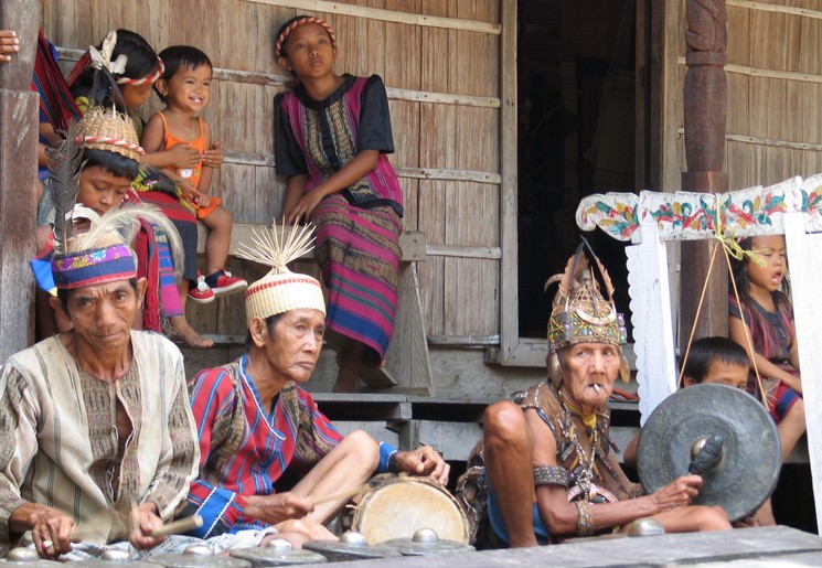 Dayak-dorp-langs-de-Mahakamrivier