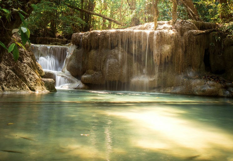 De Erawan watervallen in thailand