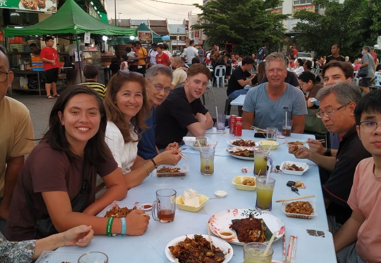 Eten op straat in Ipoh met de ooms en tantes