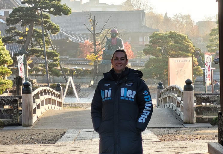 Evelyn bij de ochtendceremonie in Nagano