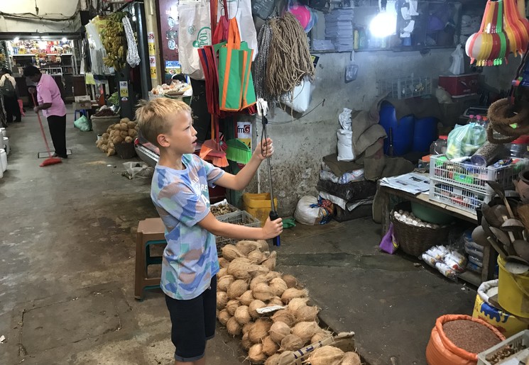 Wandelen op de markt in Kandy, Sri Lanka