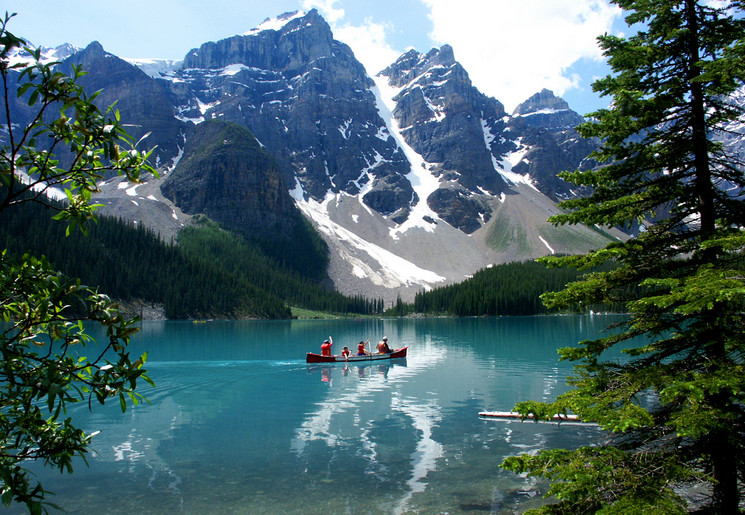 Family Lake Moraine Banff National park