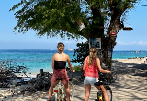 Maak een fietstochtje over Gili Air.
