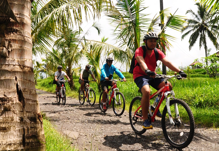 Fietstocht vanuit Mount Batur bergafwaarts naar Ubud, Bali, Indonesie