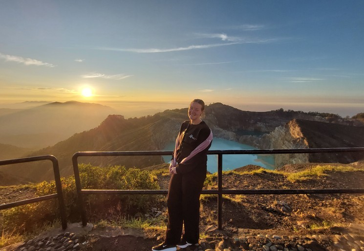 Zonsopgang bij de Kelimutu-vulkaan