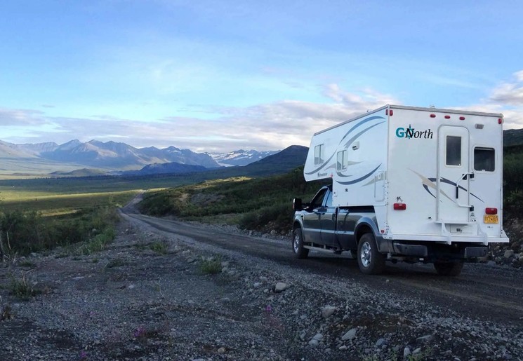Trek met jouw eigen camper door de natuur van Yukon en/of Alaska