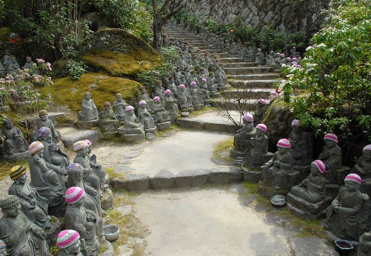 Jizo beelden in de buurt van Miyajima - Japan