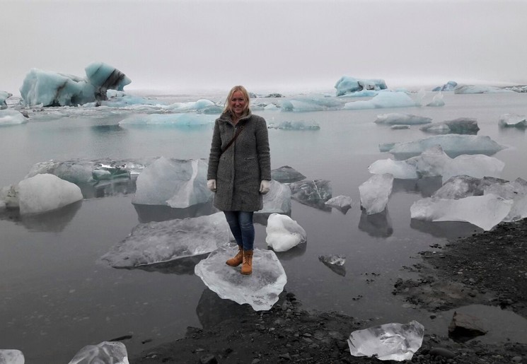 Diamanten op het zwarte strand van IJsland