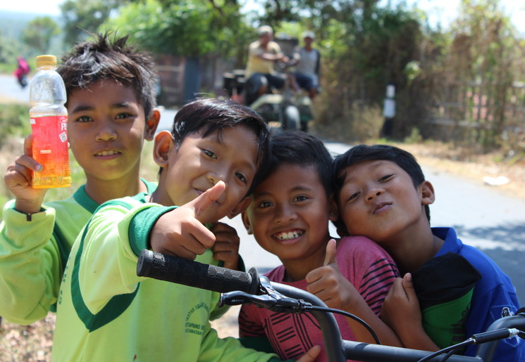 Kinderen in Maros, bij Rammang-Rammang op Sulawesi