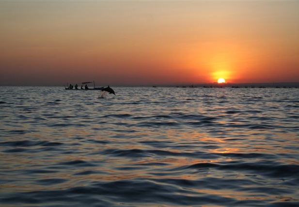 Indonesie-Bali-Lovina-dolfijnbijzonsondergang