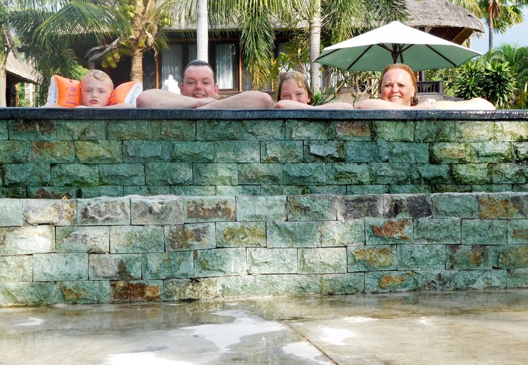 Chantal met haar gezin in op Bali