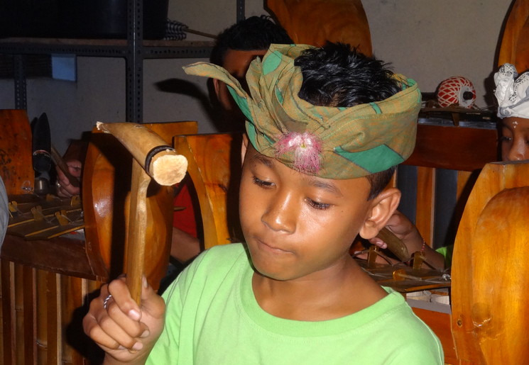 Indonesie-Bali-Sidemen-muzikant