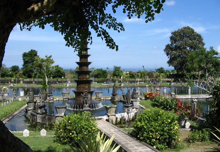 De Tirtagangga-vijver in de omgeving van Sidemen