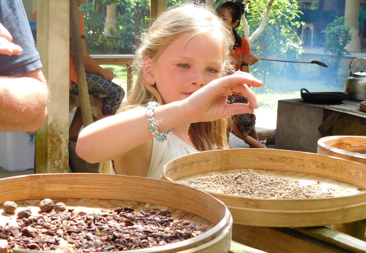 Meisje bij een plantage op Bali