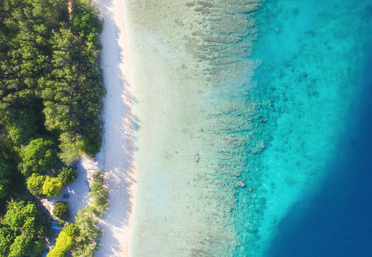 Witte zandstranden bij de Gili-eilanden in Indonesie