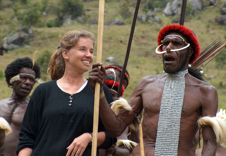 Irene bij de Papoea's op Irian Jaya