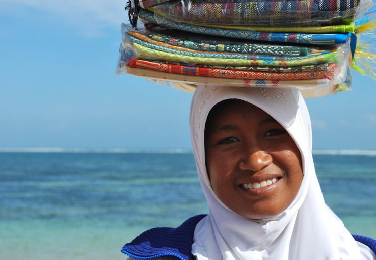 Indonesie-Lombok-Senggigi-verkoopster_1