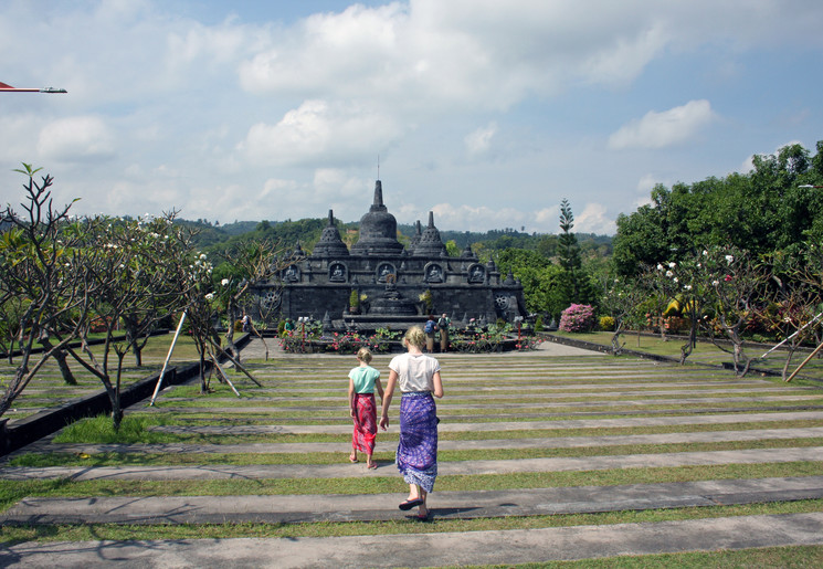 Een boeddhistische tempel bij Lovina, Bali