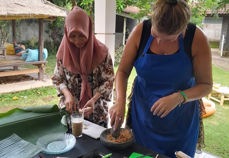 Dieneke koken in Indonesië Lombok, Senggigi Dieneke koken in Indonesië Lombok, Senggigi