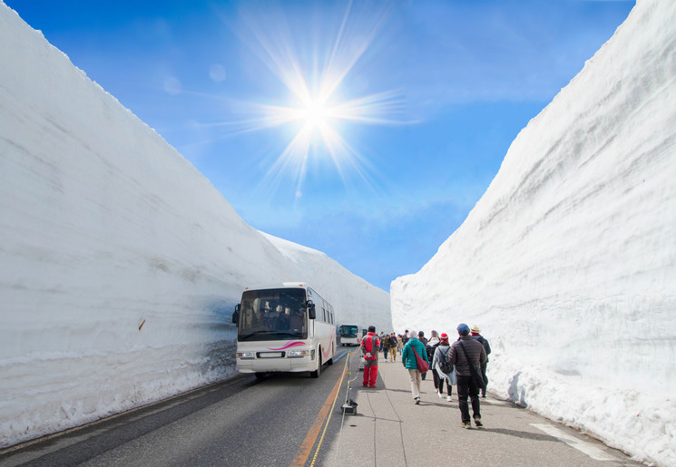 De sneeuwmuur in Japan