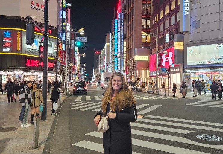 Oversteken op de drukste kruispunten in Tokyo, Japan