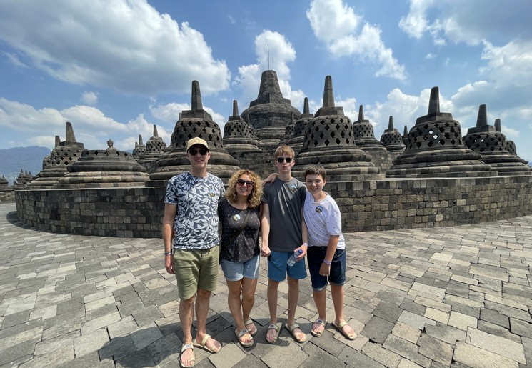 Met het gezin naar de Borobudur op Java, Indonesie