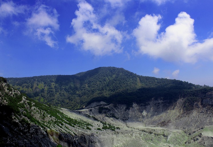 De actieve Tangkuban Prahu Vulkaan in Bandung, Java