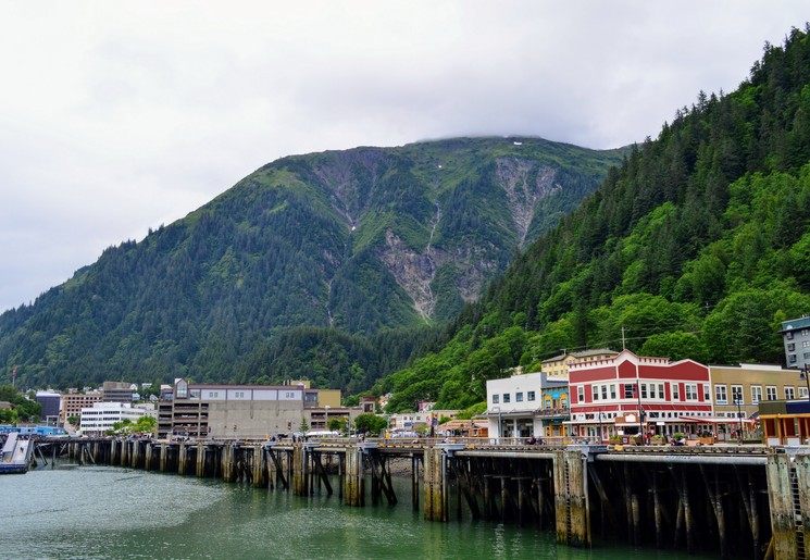 Kleurige huisjes in Juneau, Alaska, Amerik