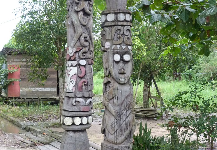 Houtsnijwerk in Samarinda